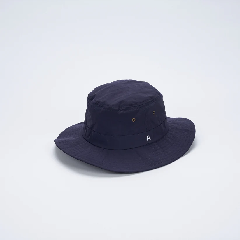 SOMBRERO CON OJETES AS818